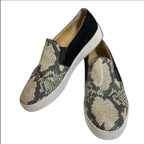 Vionic Gray & Black Suede & Leather Sneakers Size 8.5 Slip On Loafers Comfort - Picture 13 of 14